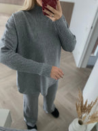 Pilkas megztas laisvalaikio kostiumėlis “Grey Knit Lounge Set”
