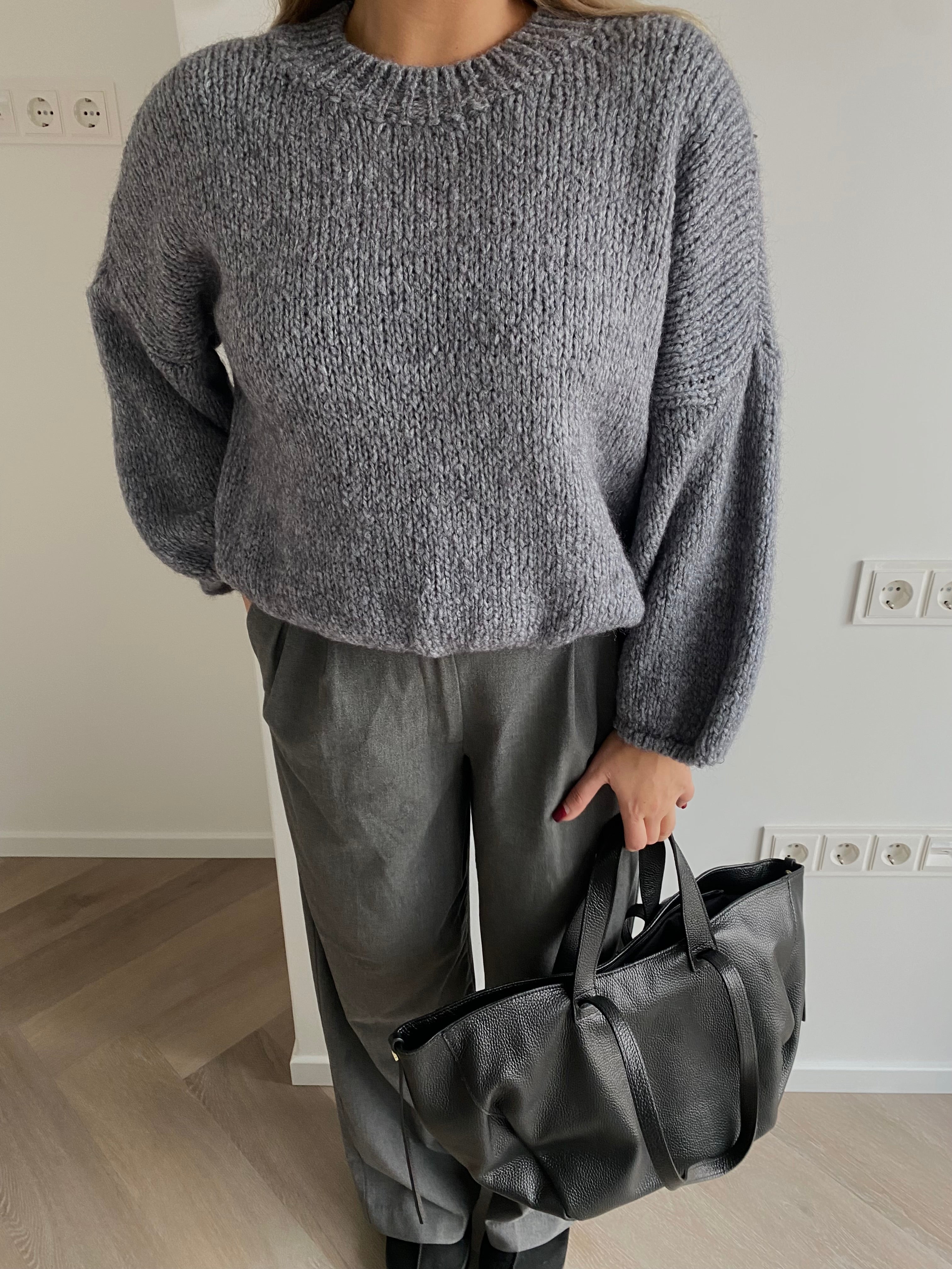 Pilkas moheros megztinis “Grey Mohair Knit”