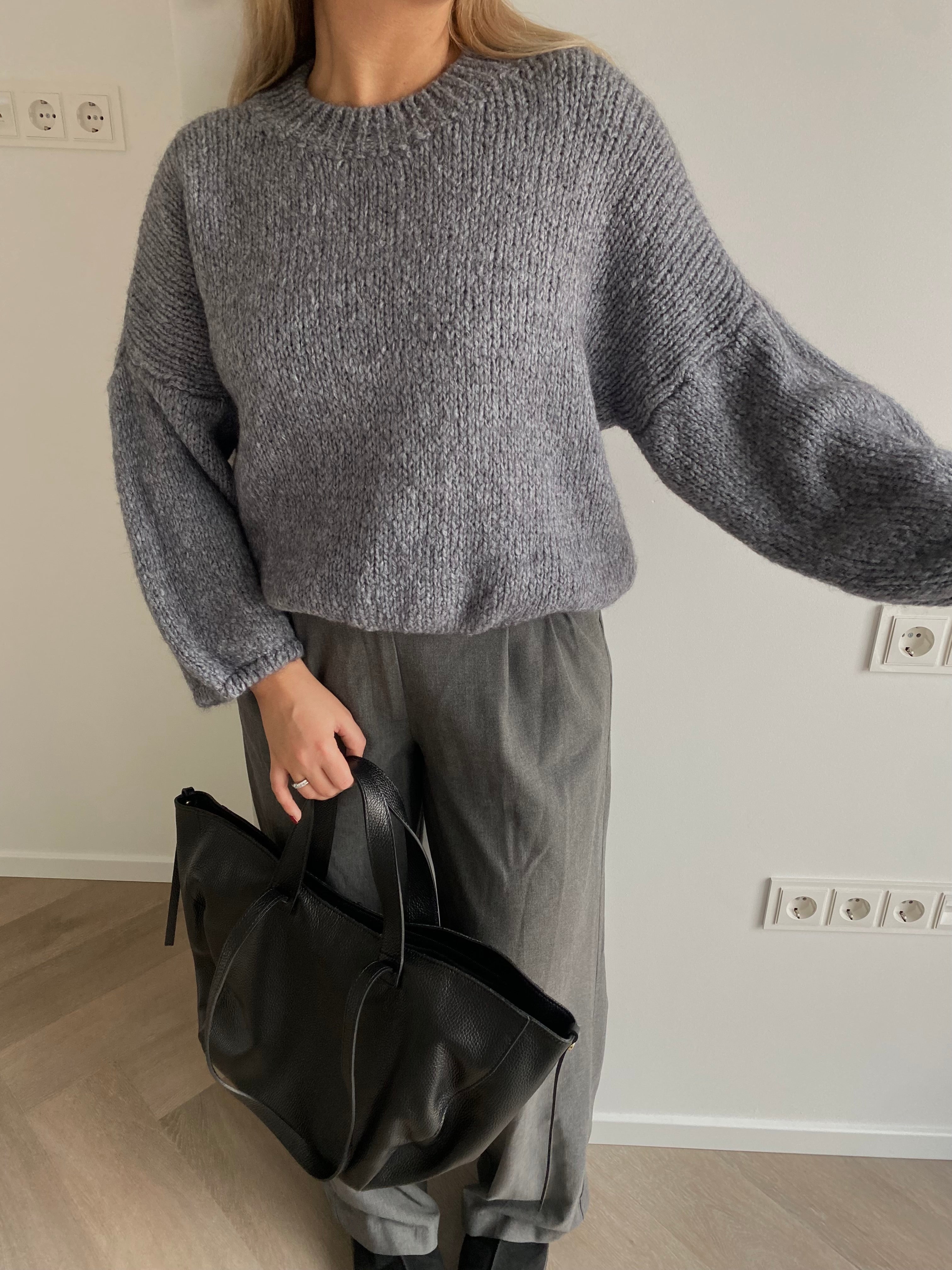 Pilkas moheros megztinis “Grey Mohair Knit”