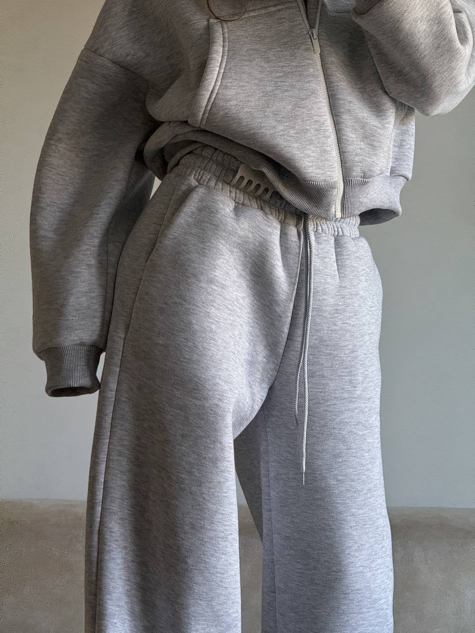 Pilkas pašiltintas laisvalaikio komplektas su gobtuvu „Grey Zip Hoodie Lounge Set“