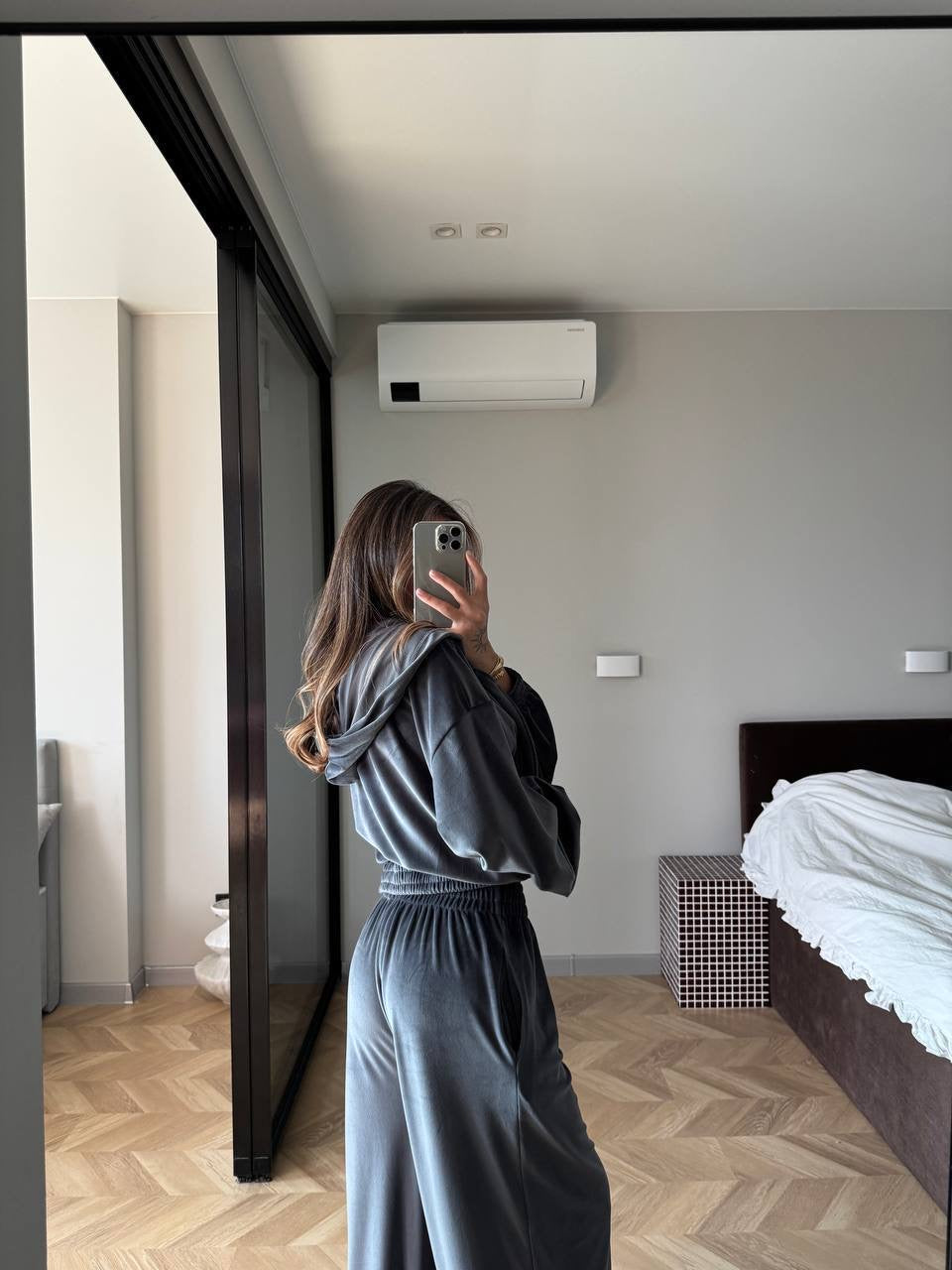 Veliūrinis dviejų dalių laisvalaikio komplektas - pilkas „Grey Velvet Lounge Set“