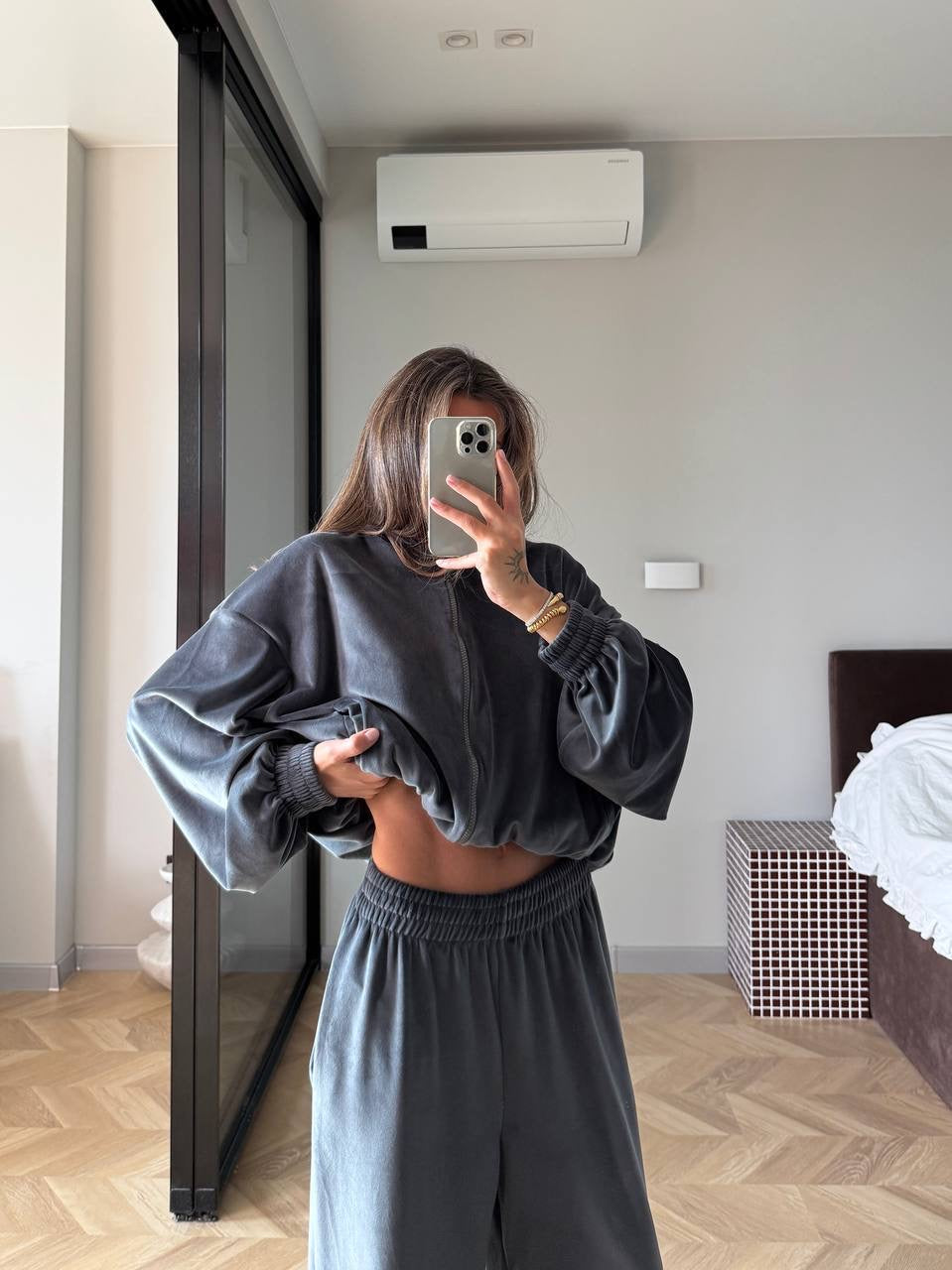 Veliūrinis dviejų dalių laisvalaikio komplektas - pilkas „Grey Velvet Lounge Set“