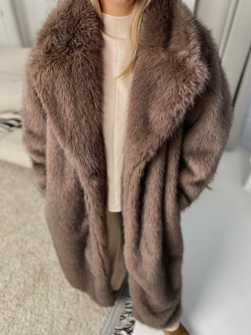 Premium ilgi dirbtiniai kailiniai “Tall Luxury Long Faux Fur Coat”