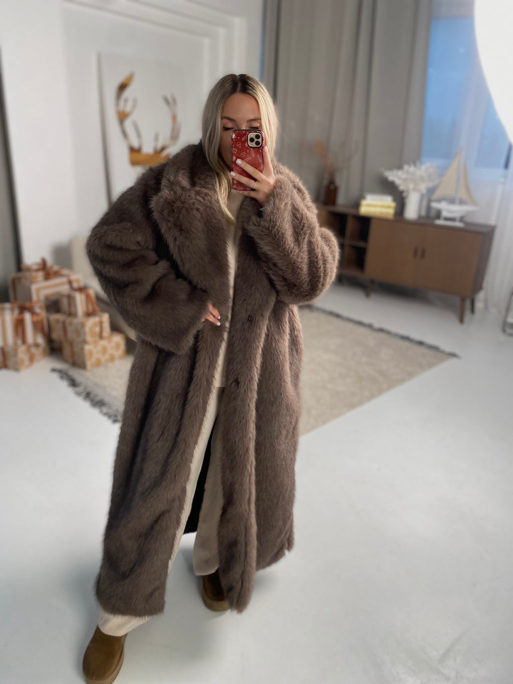 Premium ilgi dirbtiniai kailiniai “Tall Luxury Long Faux Fur Coat”
