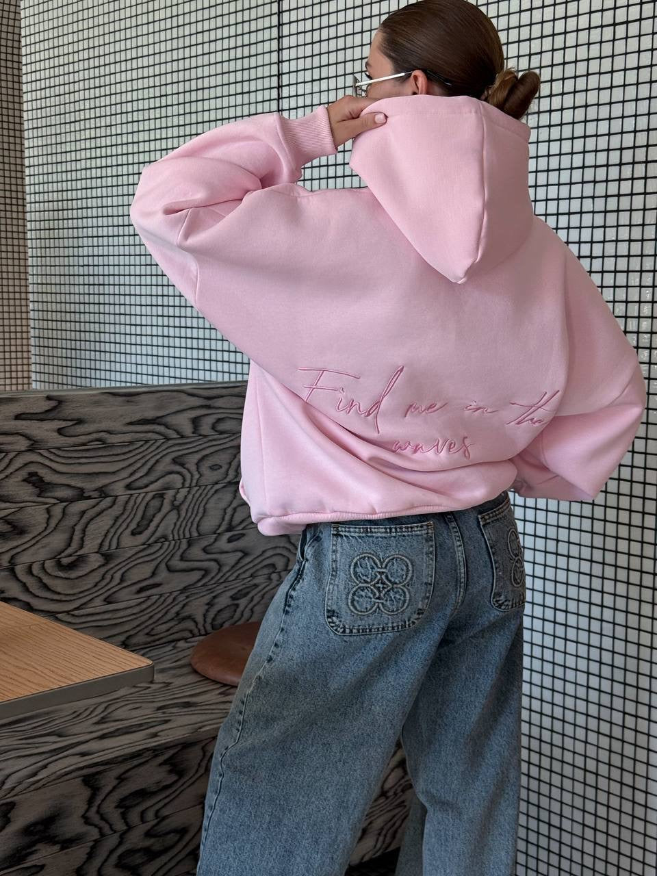 Rožinis oversize džemperis “Find Me In The Waves – Pink Edition”