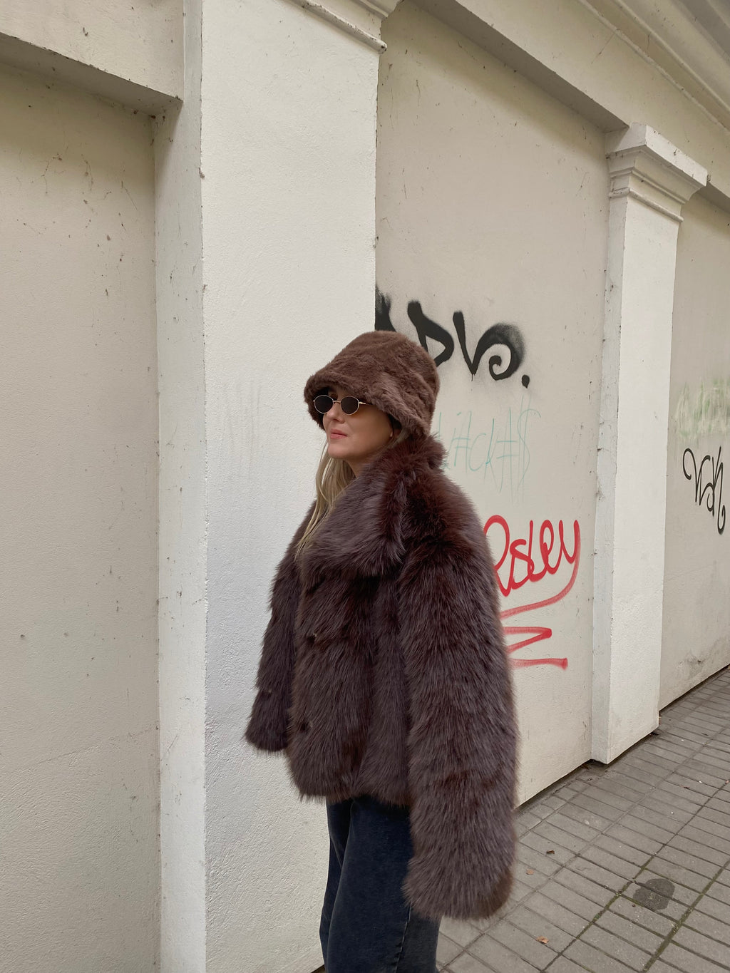 Ruda dirbtinio kailio  bucket hat kepurė “Brown Plush Faux Fur Bucket Hat”