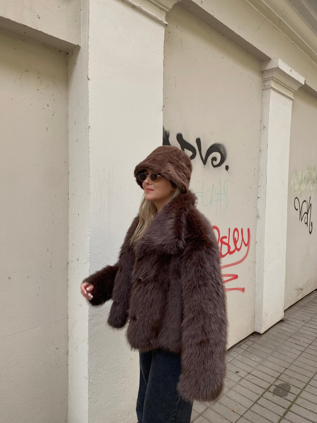 Ruda dirbtinio kailio  bucket hat kepurė “Brown Plush Faux Fur Bucket Hat”