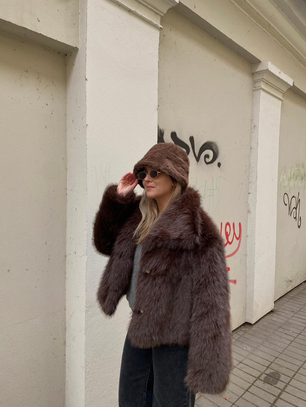 Ruda dirbtinio kailio  bucket hat kepurė “Brown Plush Faux Fur Bucket Hat”