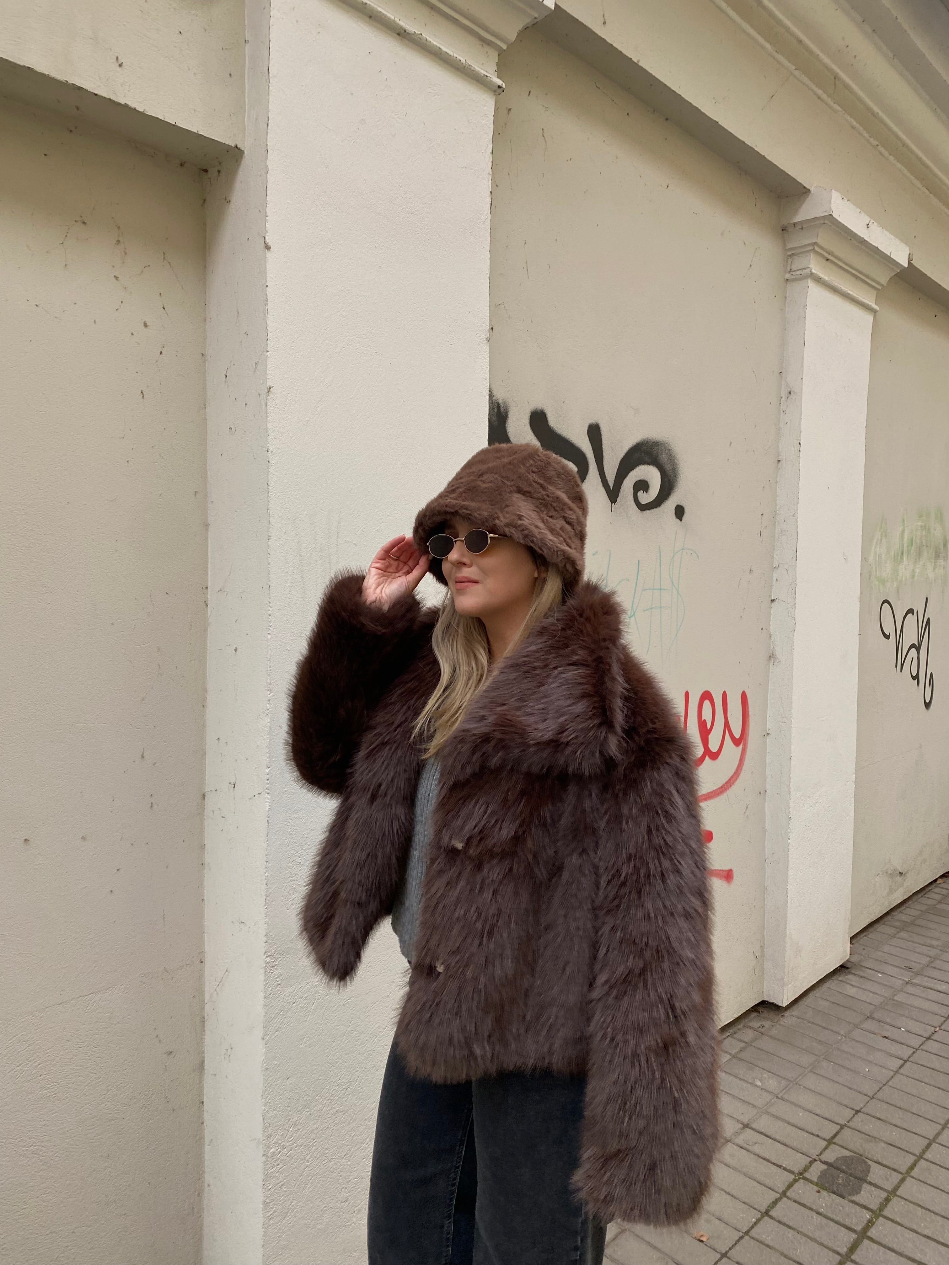 Ruda dirbtinio kailio  bucket hat kepurė “Brown Plush Faux Fur Bucket Hat”