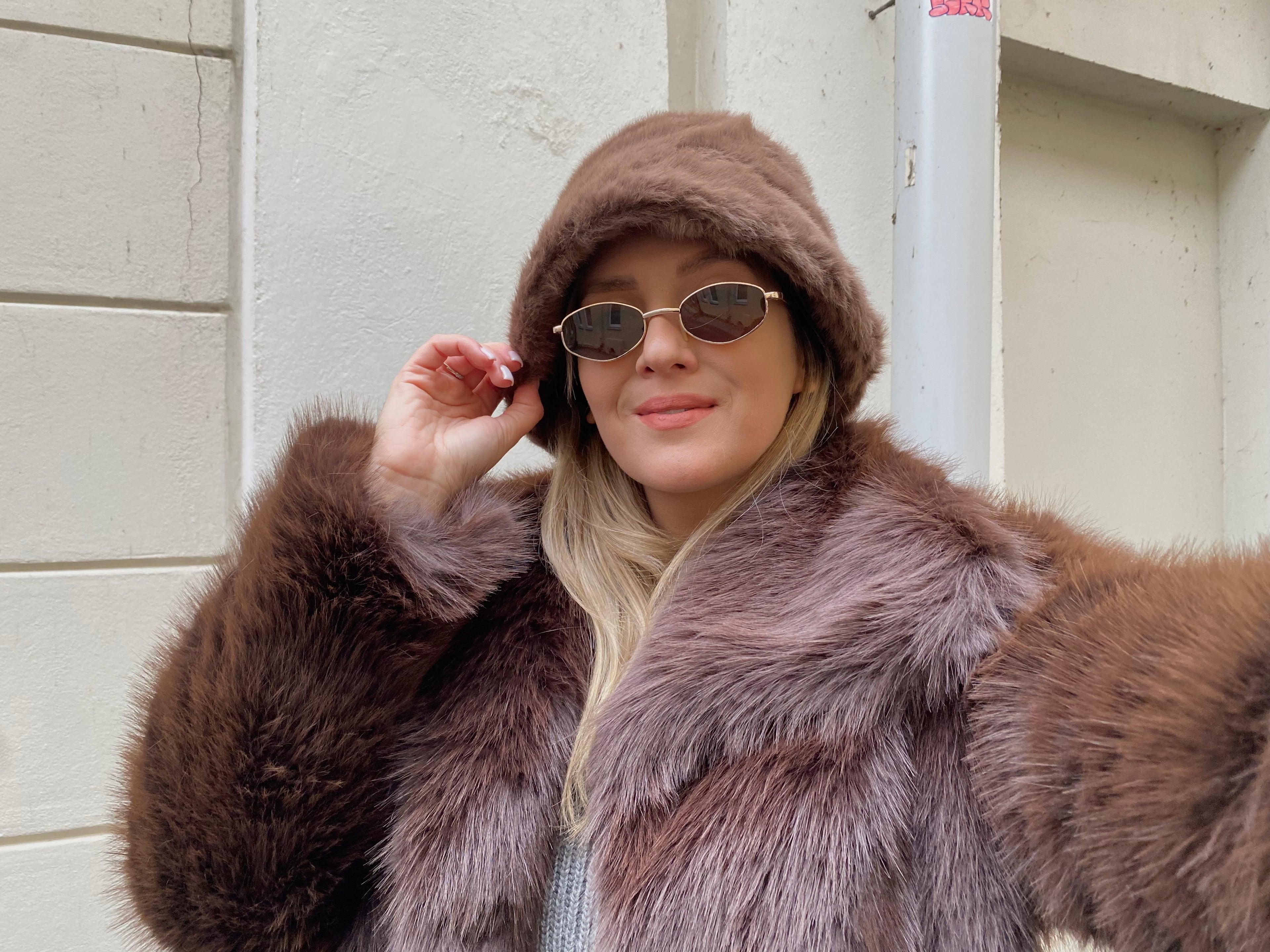 Ruda dirbtinio kailio  bucket hat kepurė “Brown Plush Faux Fur Bucket Hat”