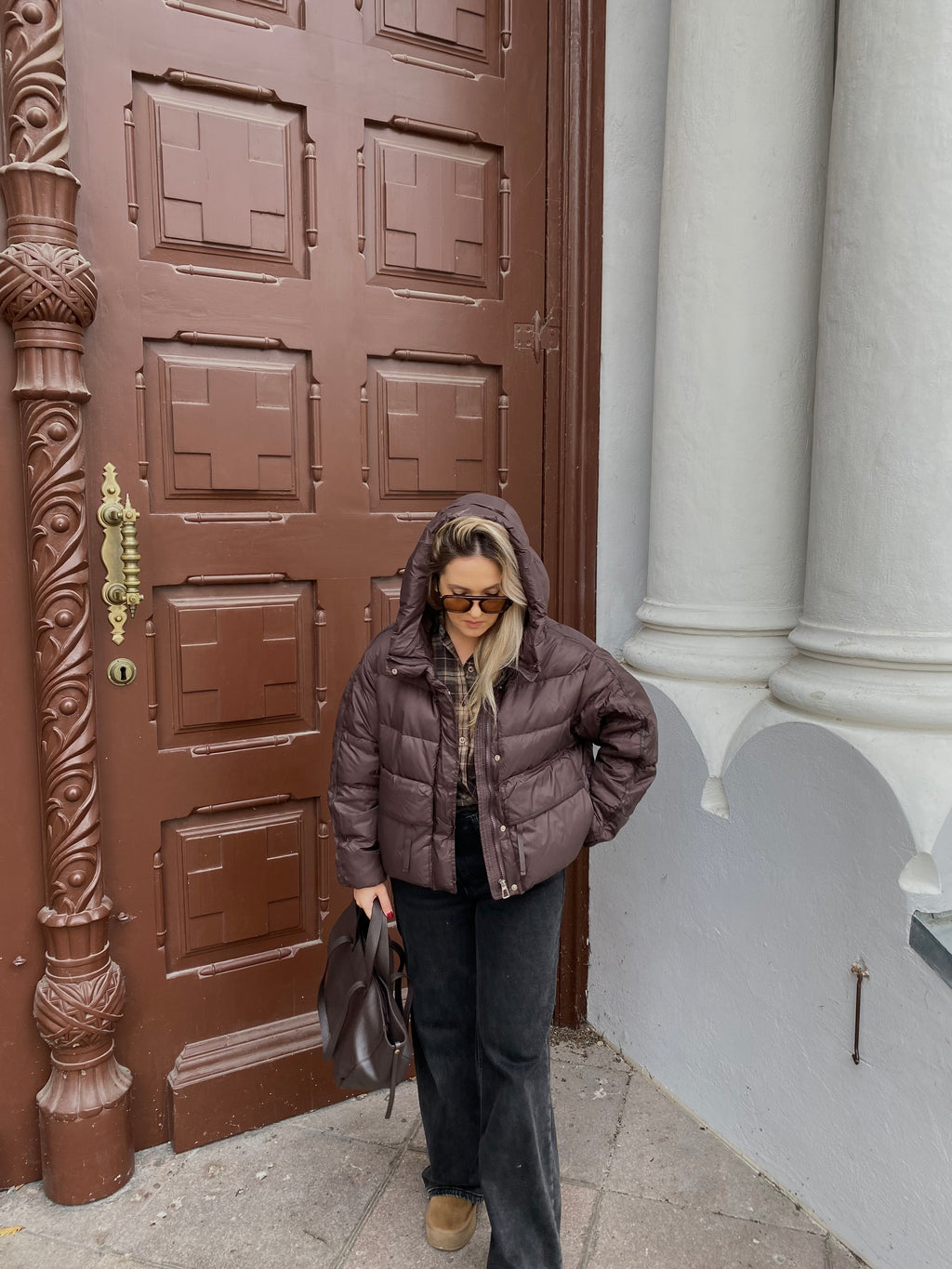 Šokoladinė pūkinė stilinga striukė “Chocolate Puffer Oversize”