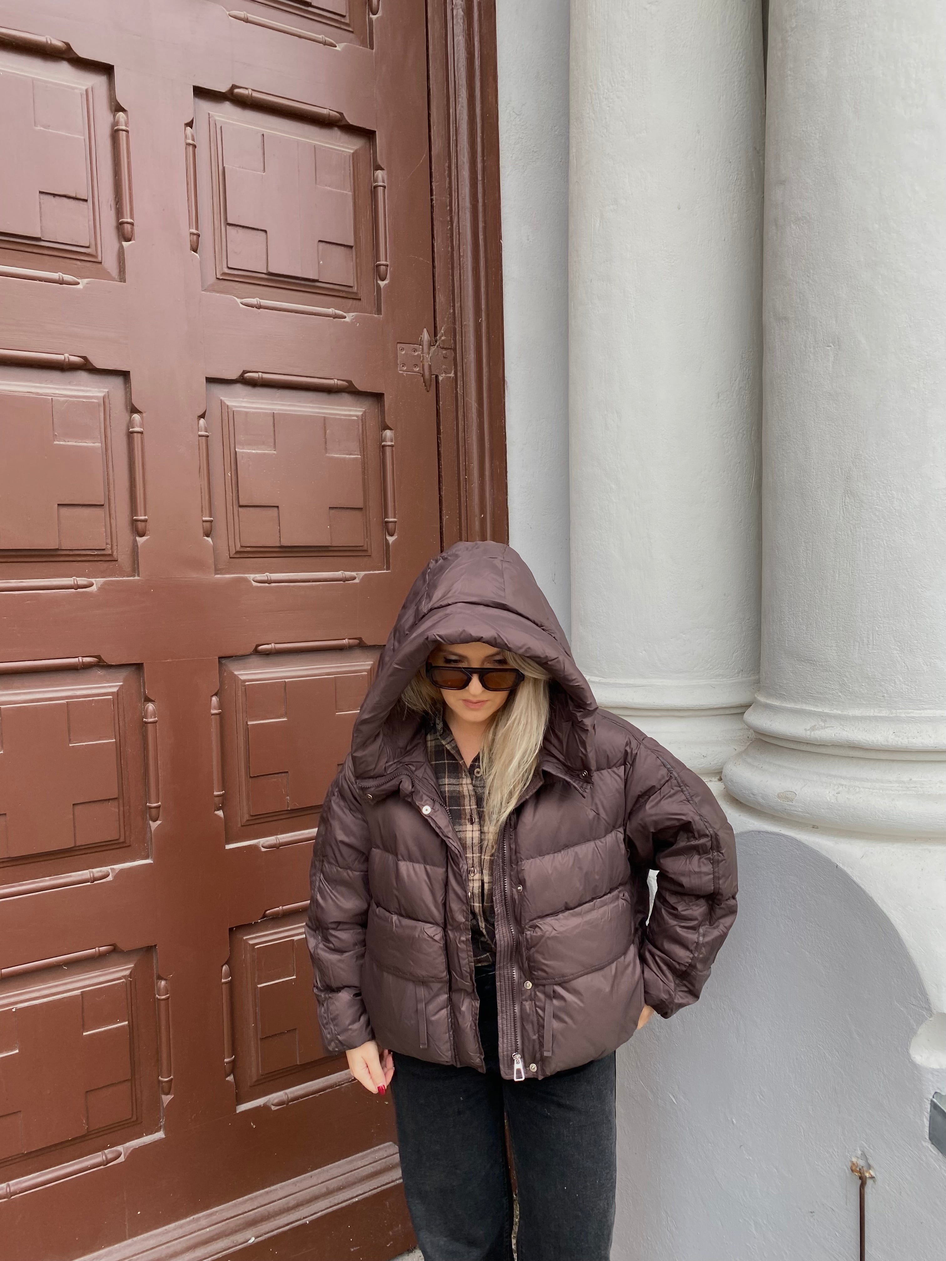 Šokoladinė pūkinė stilinga striukė “Chocolate Puffer Oversize”