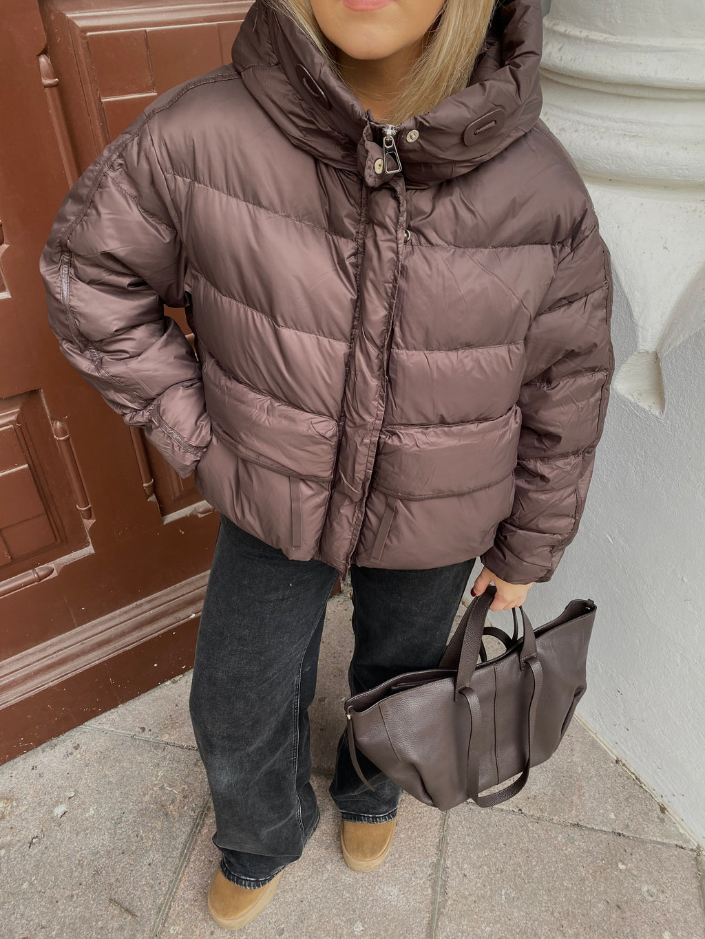 Šokoladinė pūkinė stilinga striukė “Chocolate Puffer Oversize”