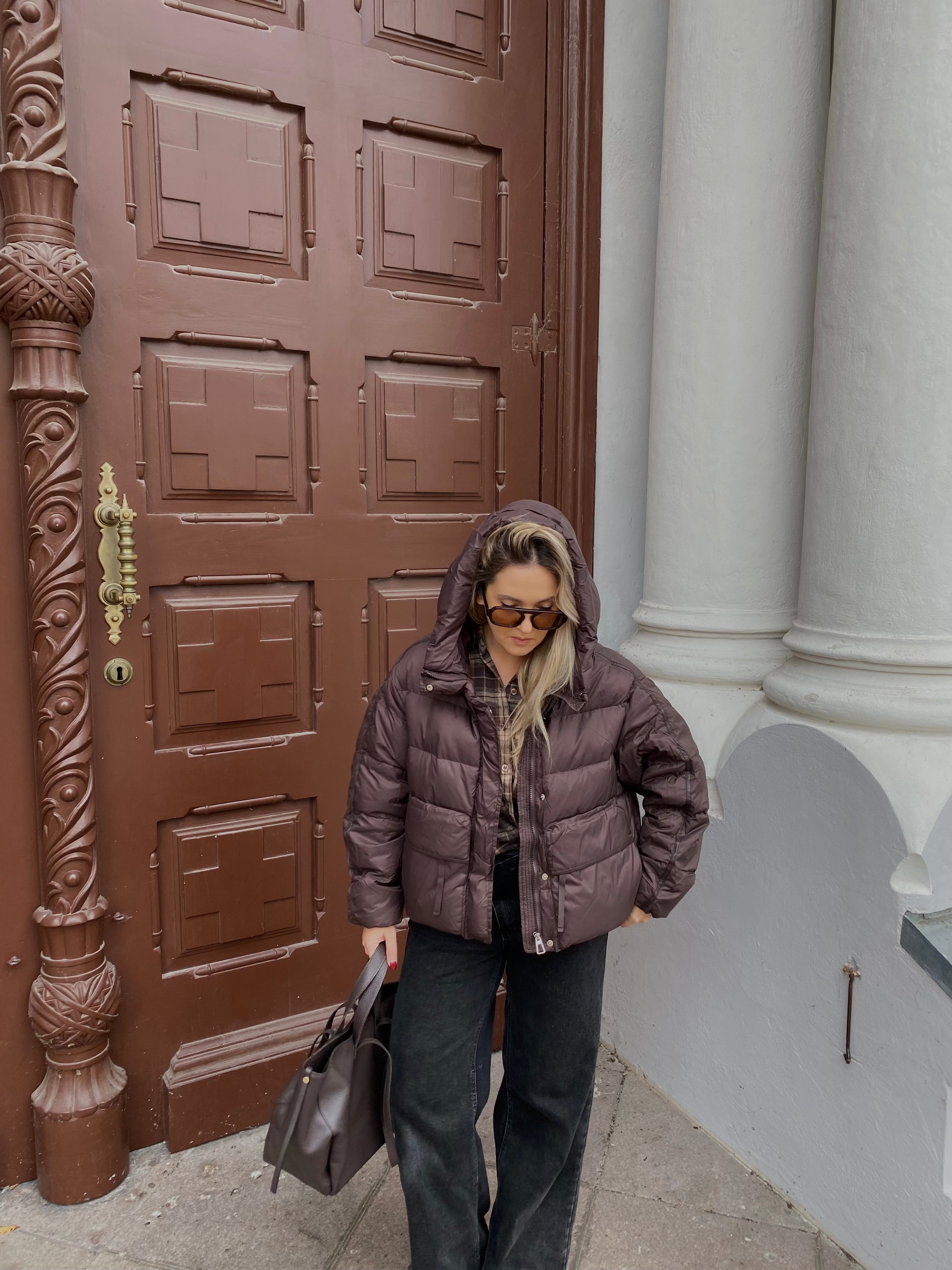 Šokoladinė pūkinė stilinga striukė “Chocolate Puffer Oversize”