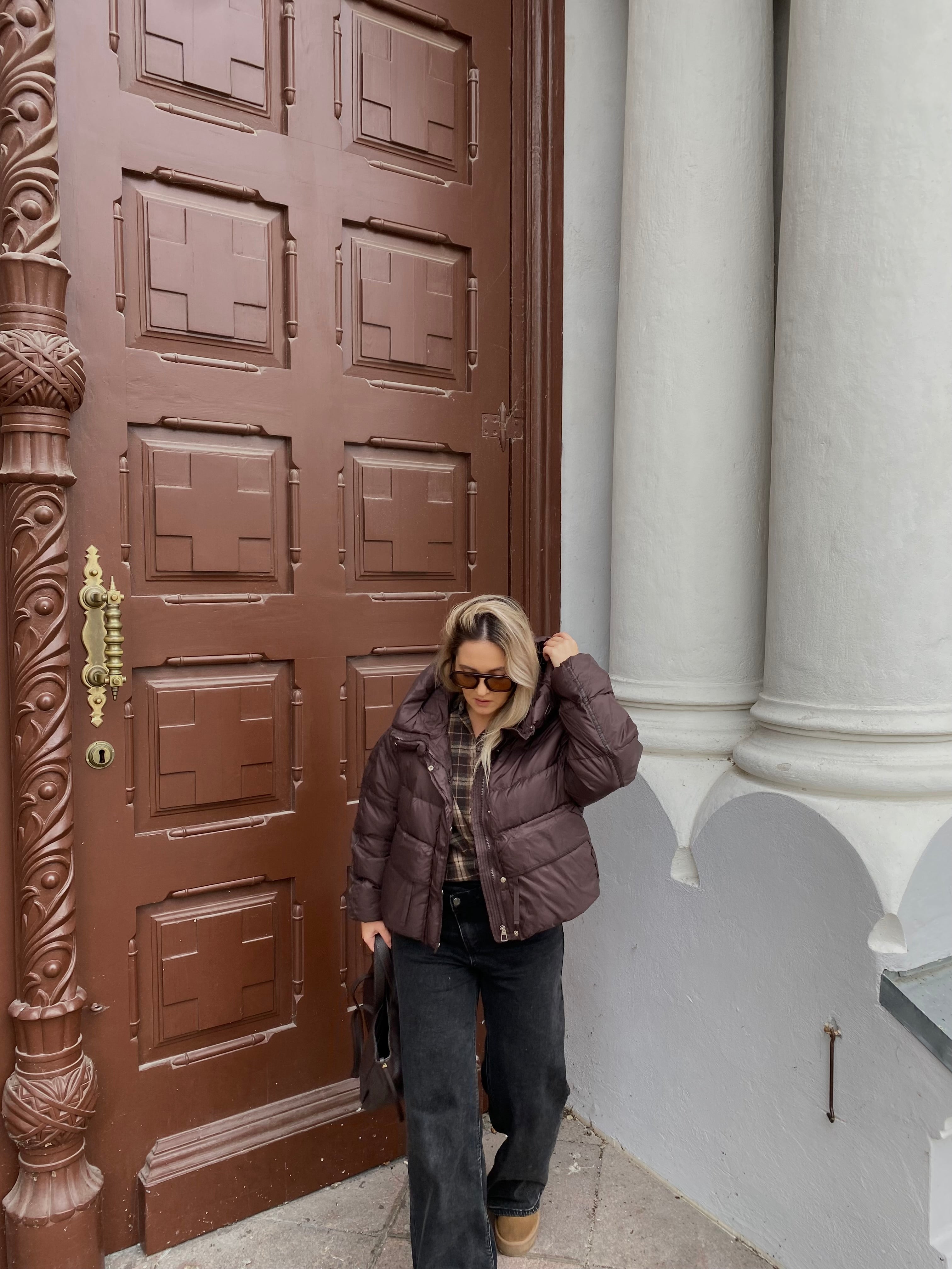 Šokoladinė pūkinė stilinga striukė “Chocolate Puffer Oversize”