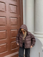 Šokoladinė pūkinė stilinga striukė “Chocolate Puffer Oversize”