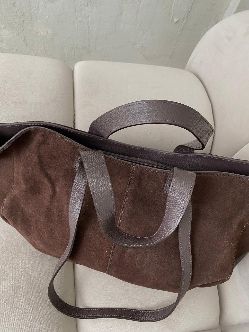 Šokoladinė verstos odos tote rankinė „Sorelle Suede Tote“