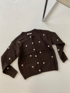 Rudas jaukus susagstomas megztinis su širdelėmis “Warm Heart Brown”