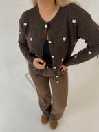 Rudas jaukus susagstomas megztinis su širdelėmis “Warm Heart Brown”