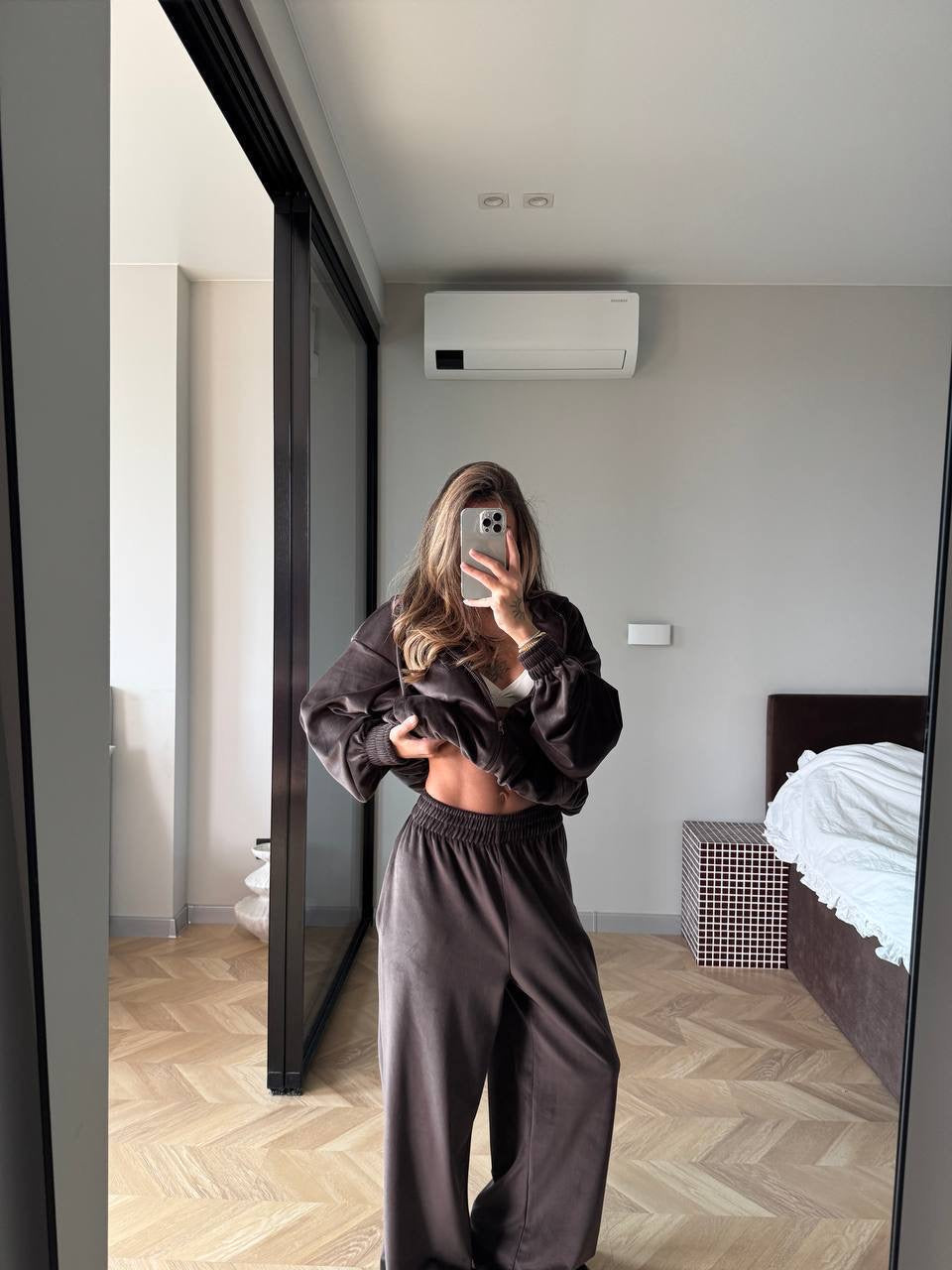 Veliūrinis dviejų dalių laisvalaikio komplektas - rudas „Brown Velvet Lounge Set“