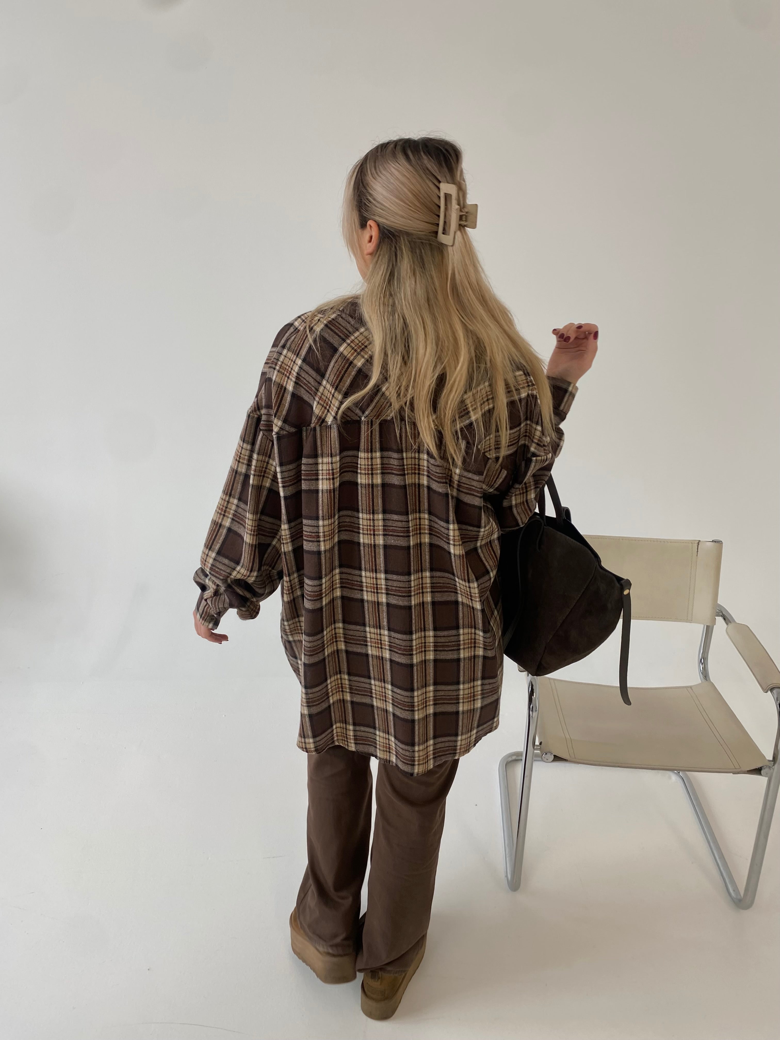 Rudi stilingi languoti oversize marškiniai “Brown Check Oversize”