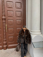 Tamsiai šokoladinės spalvos dirbtiniai kailiniai “Chocolate Luxe Oversize”