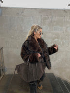 Tamsiai šokoladinės spalvos dirbtiniai kailiniai “Chocolate Luxe Oversize”