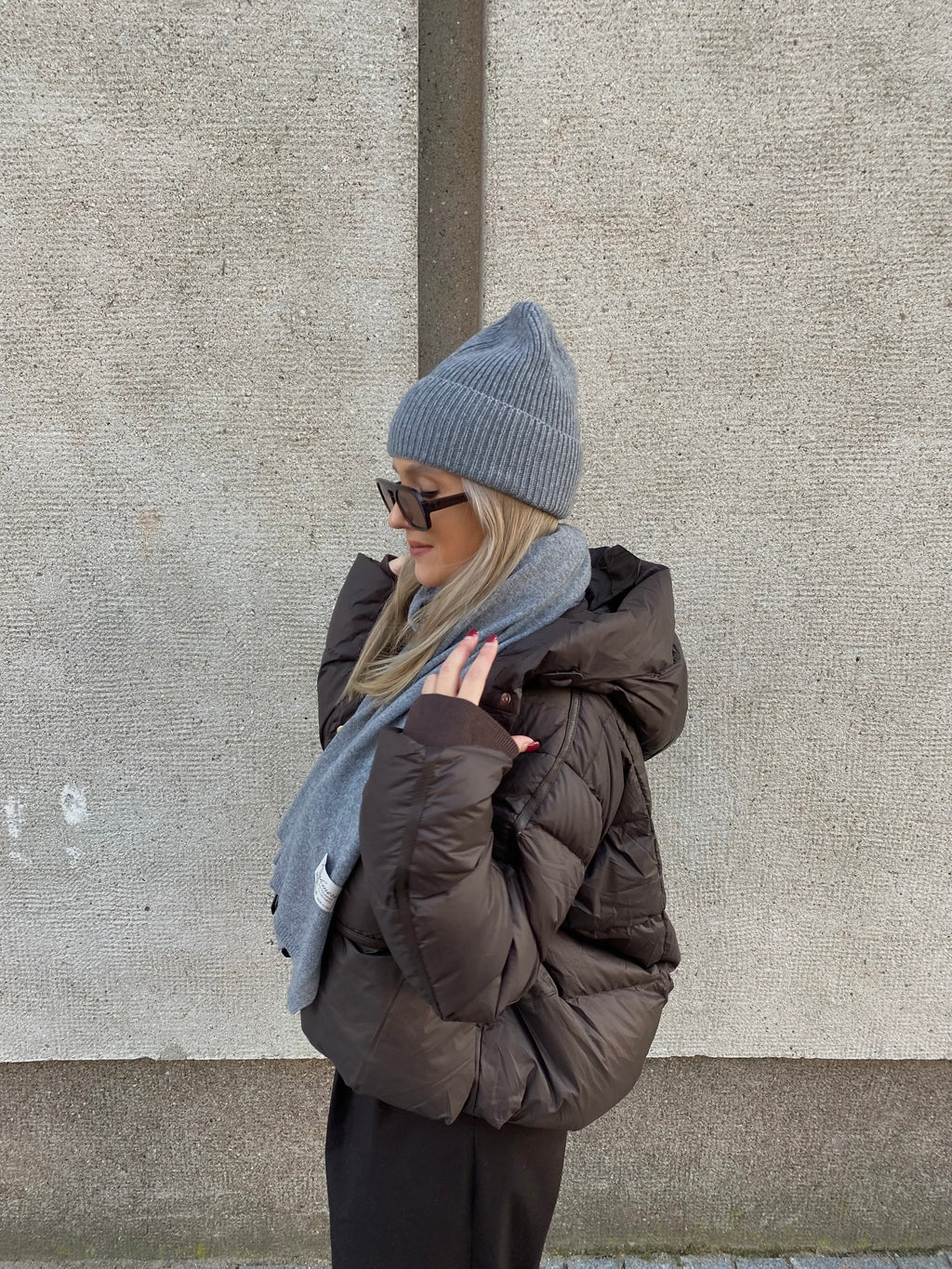 Pilkas šaliko ir kepurės komplektas su kašmyru ir vilna (unisex) “Grey Cashmere Wool Set”