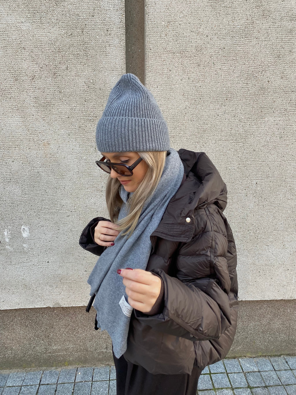 Pilkas šaliko ir kepurės komplektas su kašmyru ir vilna (unisex) “Grey Cashmere Wool Set”