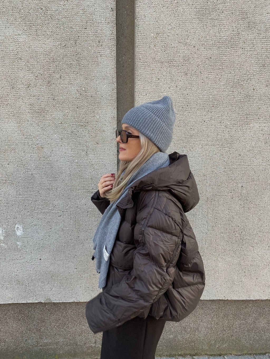 Pilkas šaliko ir kepurės komplektas su kašmyru ir vilna (unisex) “Grey Cashmere Wool Set”