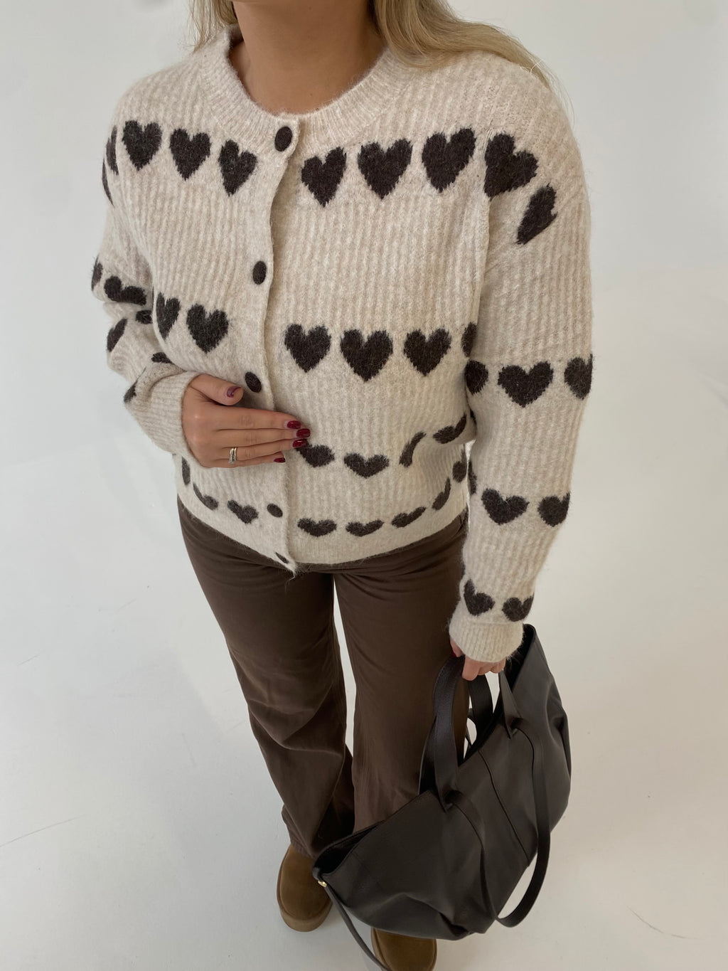 Kreminis šiltas megztinis su širdelėmis “Cozy Heart Cream”