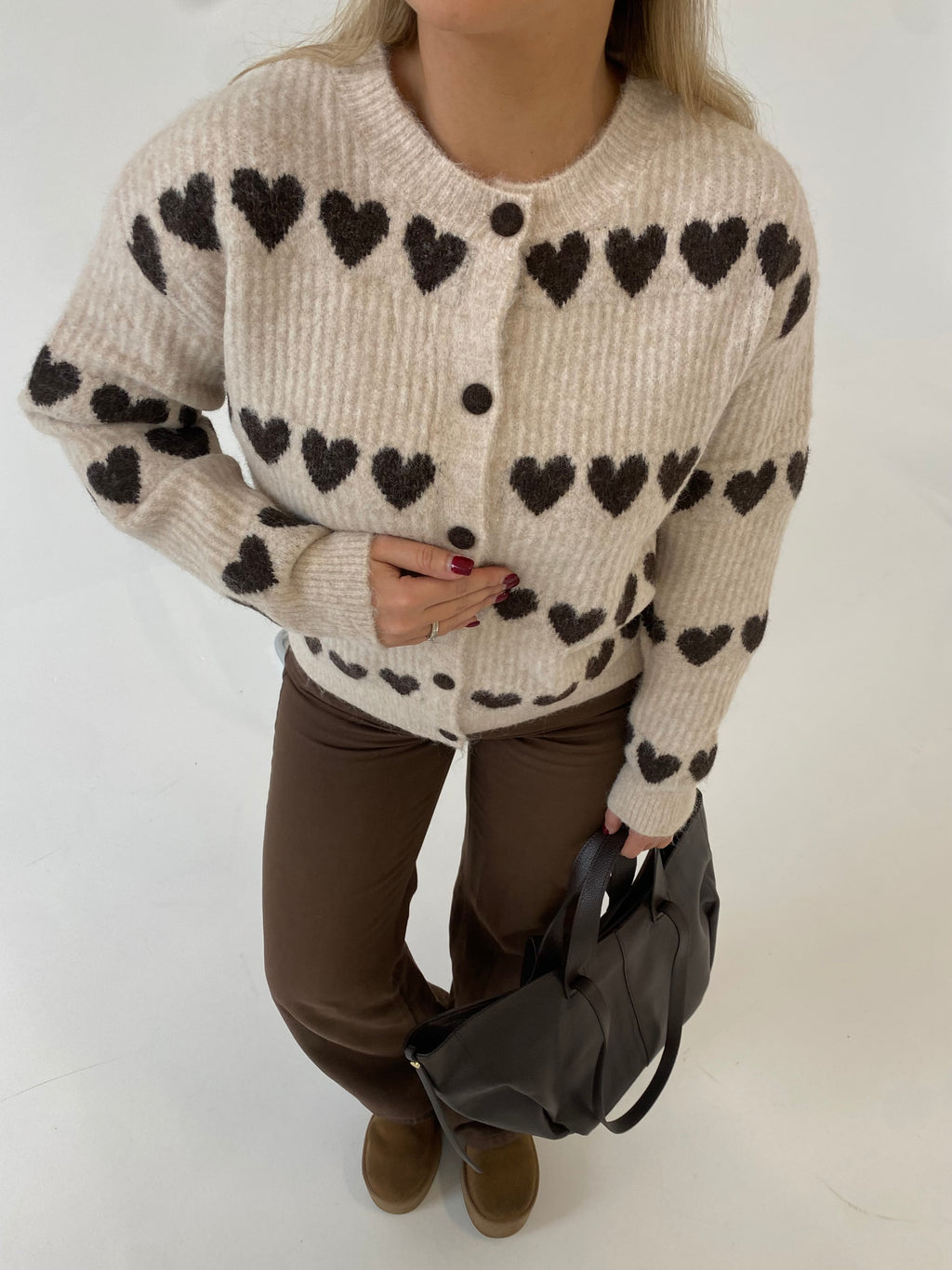 Kreminis šiltas megztinis su širdelėmis “Cozy Heart Cream”