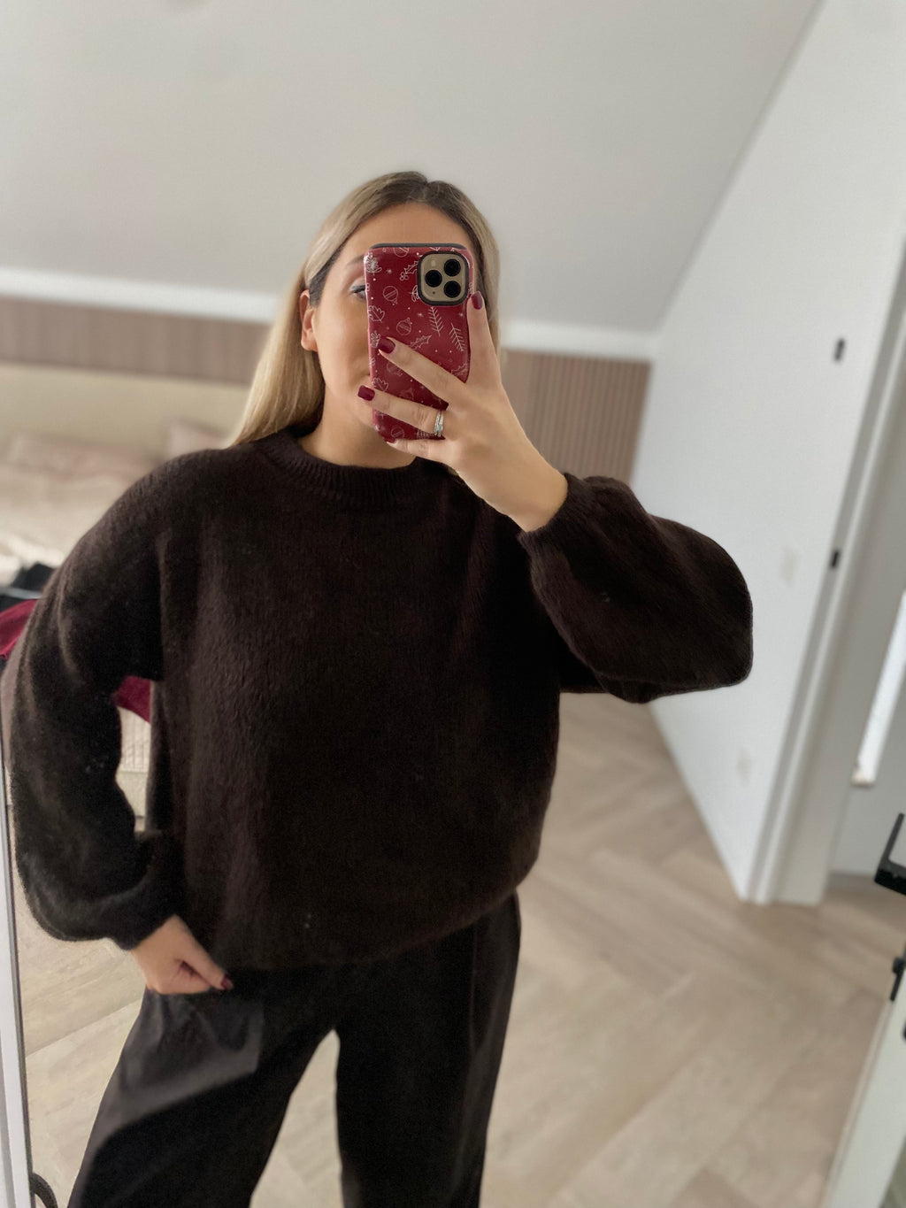 Šokoladinis oversize megztinis su lanos ir alpakos vilna “Chocolate Alpaca Wool Oversize Knit”
