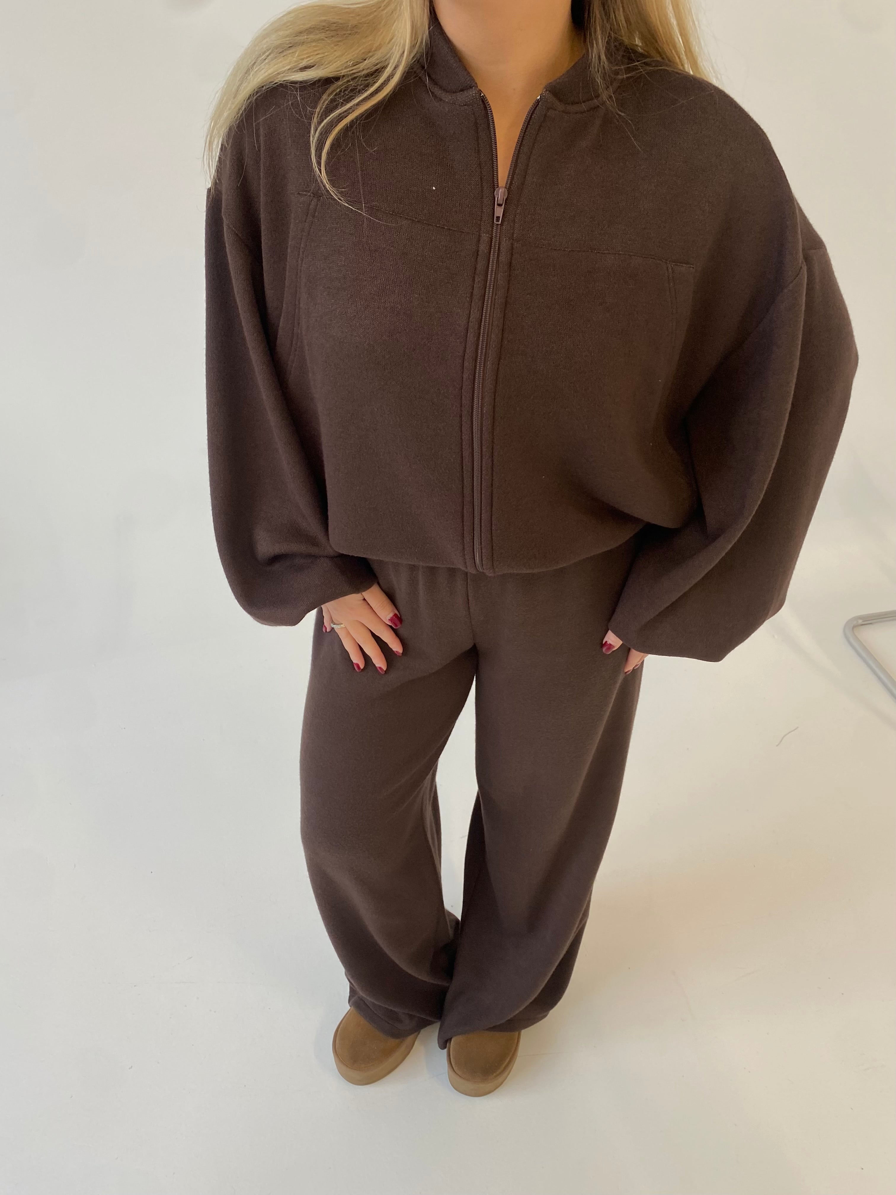 Stilingas megztas komplektas su vilna “Wool Chic Chocolate Set”