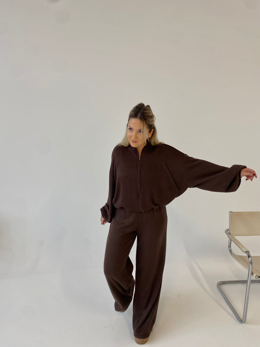 Stilingas megztas komplektas su vilna “Wool Chic Chocolate Set”