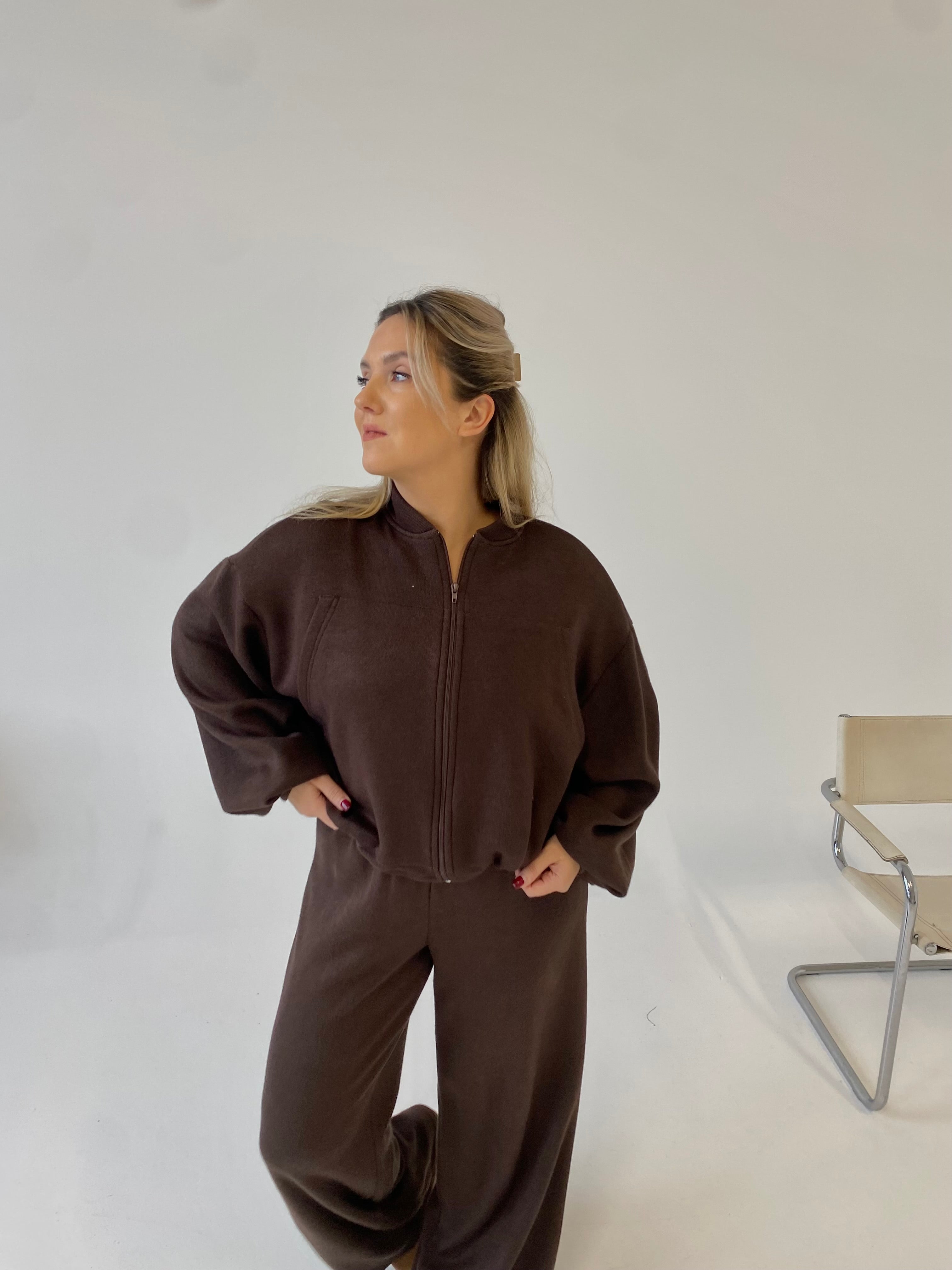 Stilingas megztas komplektas su vilna “Wool Chic Chocolate Set”