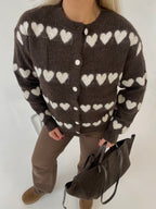 Rudas šiltas megztinis su širdelėmis “Cozy Heart Brown”