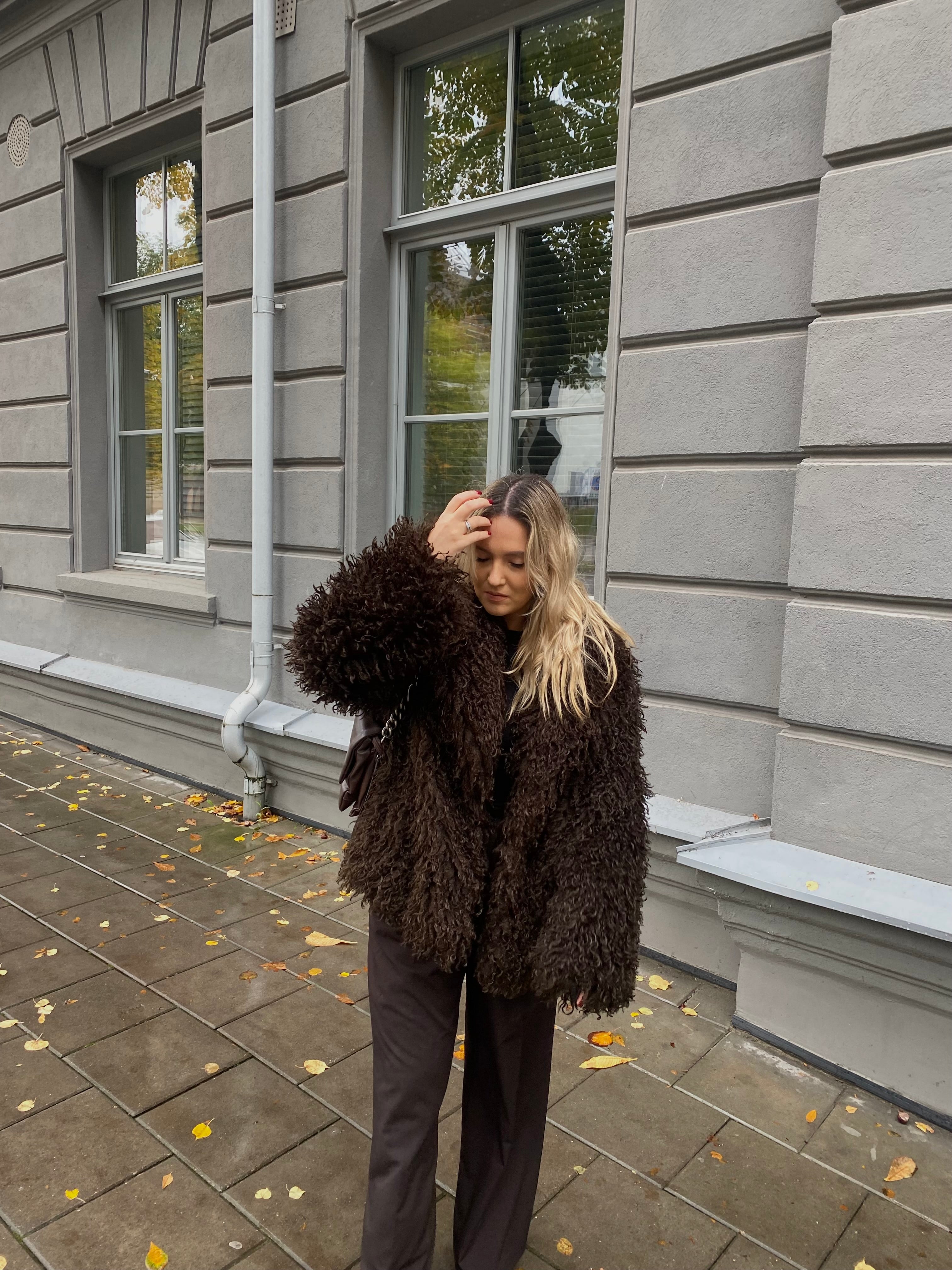 Dirbtiniai lamos kailiniai “Chocolate”