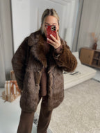 Šokoladiniai vidutinio ilgio dirbtiniai kailinukai “Chocolate Mid-Length Faux Fur Coat”