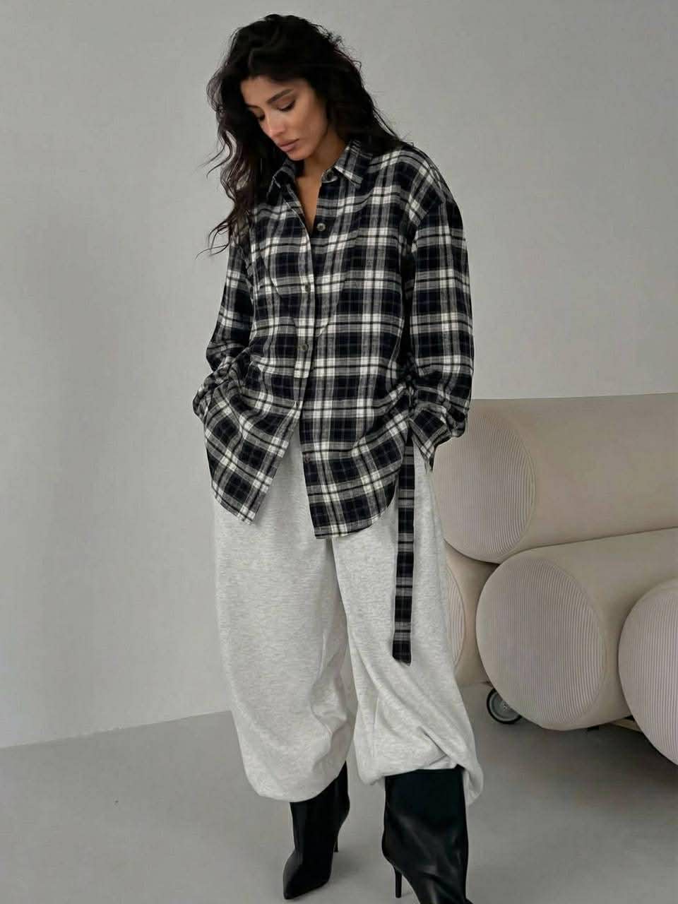 Juodi su baltu oversize marškiniai su petukais „Elowen Structured Shirt“