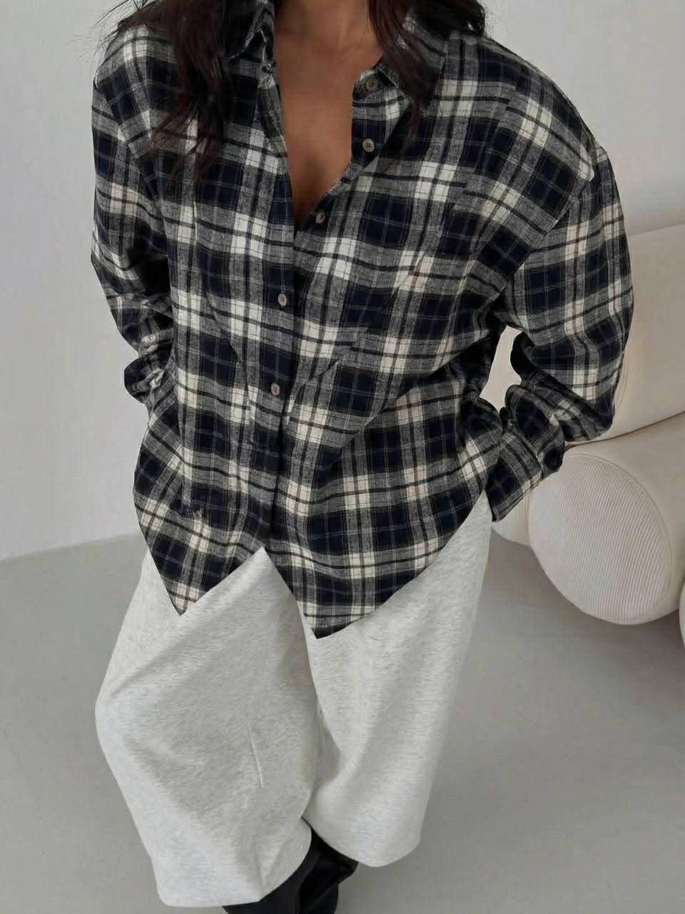 Juodi su baltu oversize marškiniai su petukais „Elowen Structured Shirt“