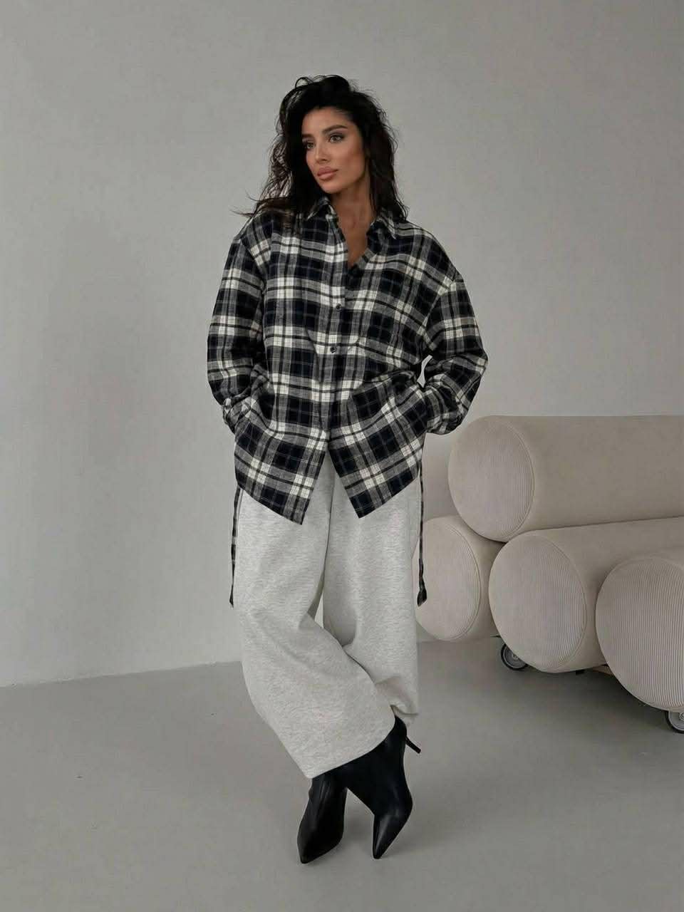 Juodi su baltu oversize marškiniai su petukais „Elowen Structured Shirt“