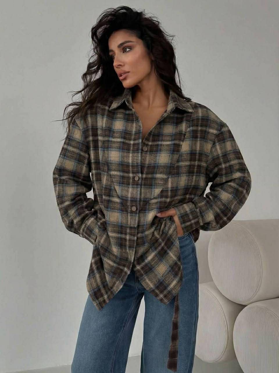 Languoti rudi su mėlynu oversize marškiniai su petukais „Elowen Structured Shirt“