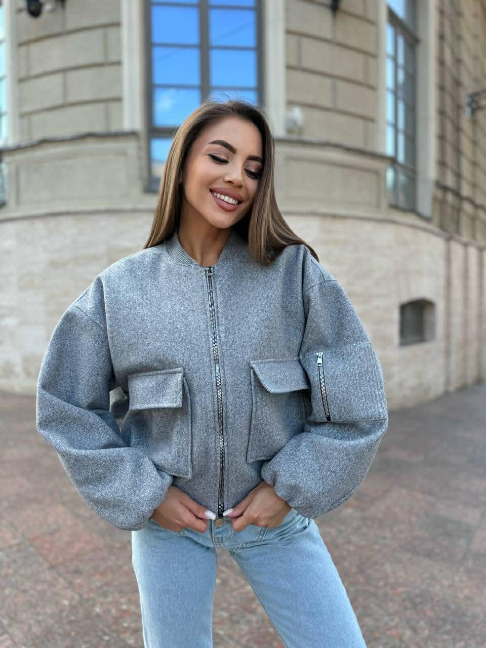 Šviesiai pilkas oversize bomberis „Mirelle Oversized Bomber“