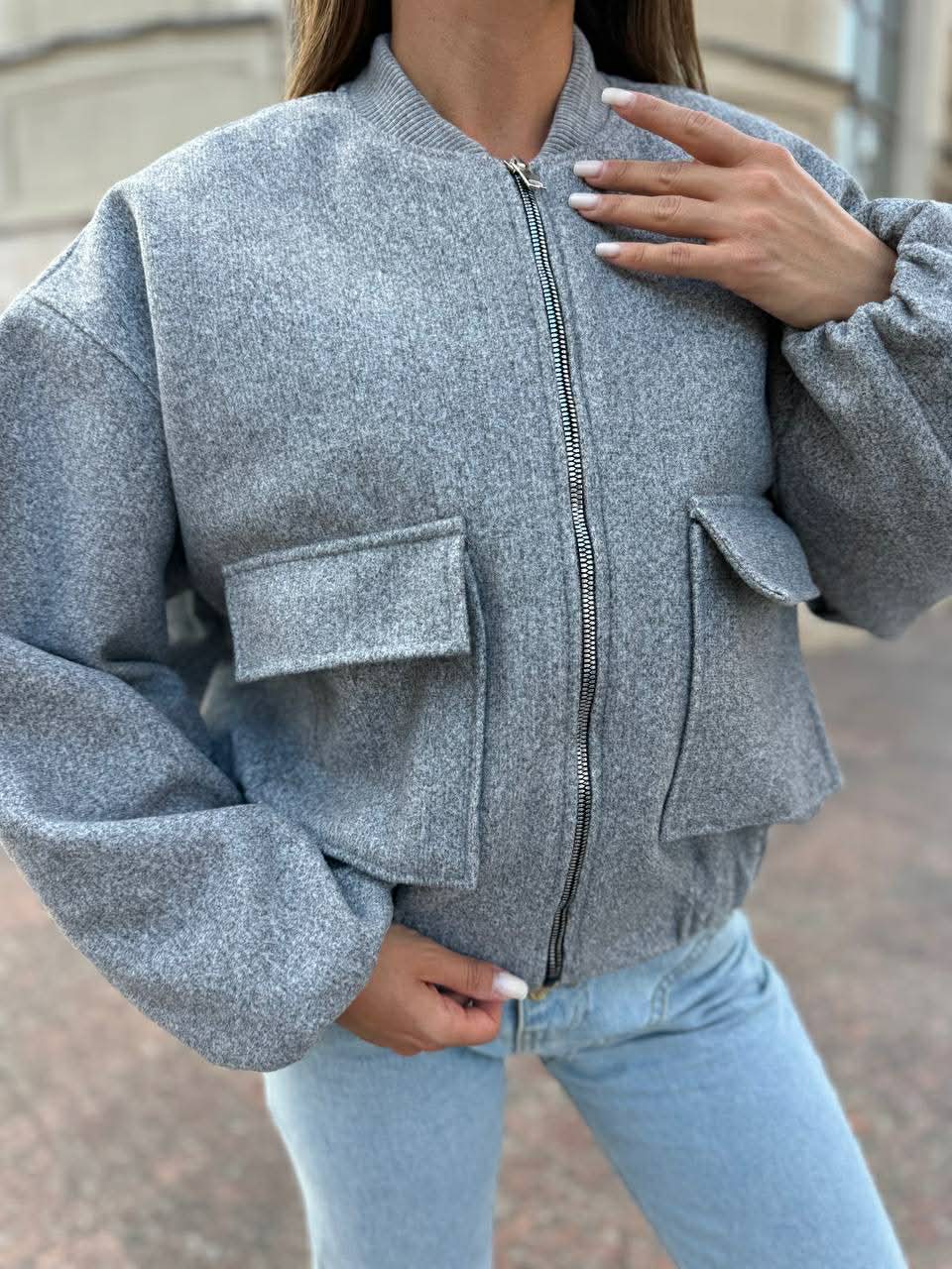 Šviesiai pilkas oversize bomberis „Mirelle Oversized Bomber“