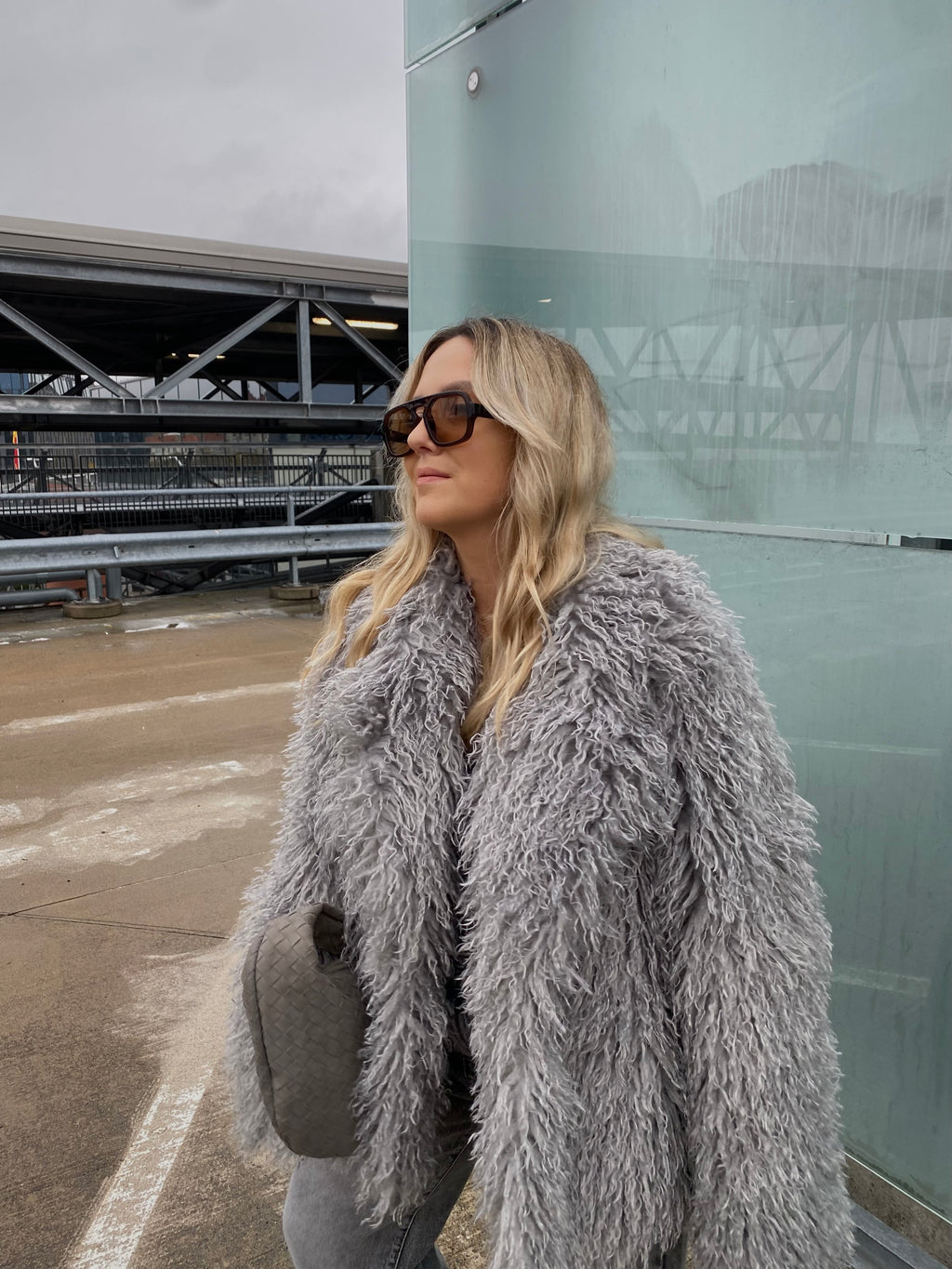 Dirbtiniai lamos kailiniai “Light Grey Mist”