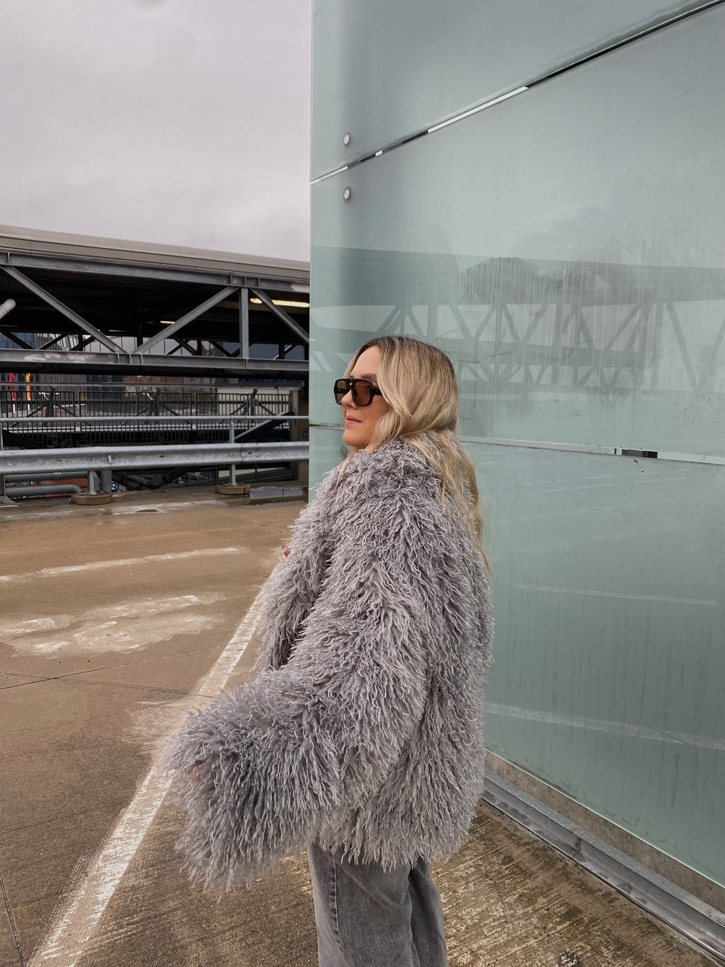 Dirbtiniai lamos kailiniai “Light Grey Mist”