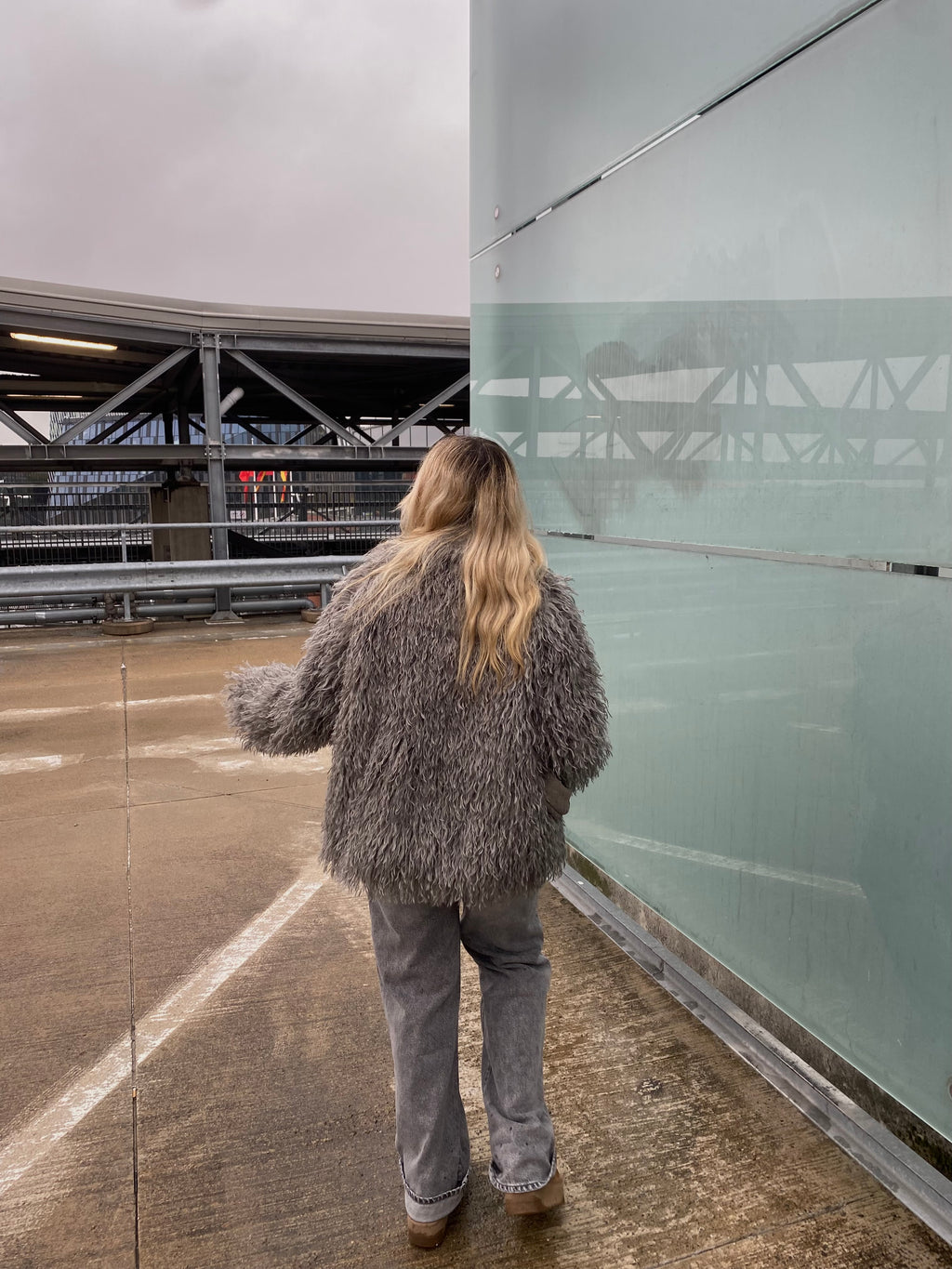 Dirbtiniai lamos kailiniai “Dark Storm”