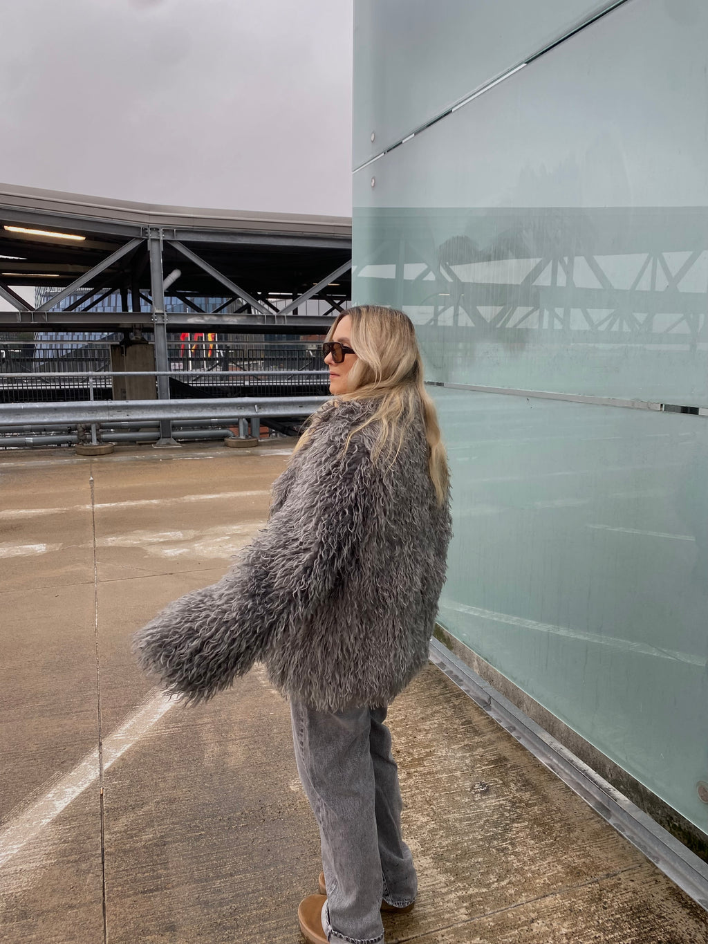 Dirbtiniai lamos kailiniai “Dark Storm”