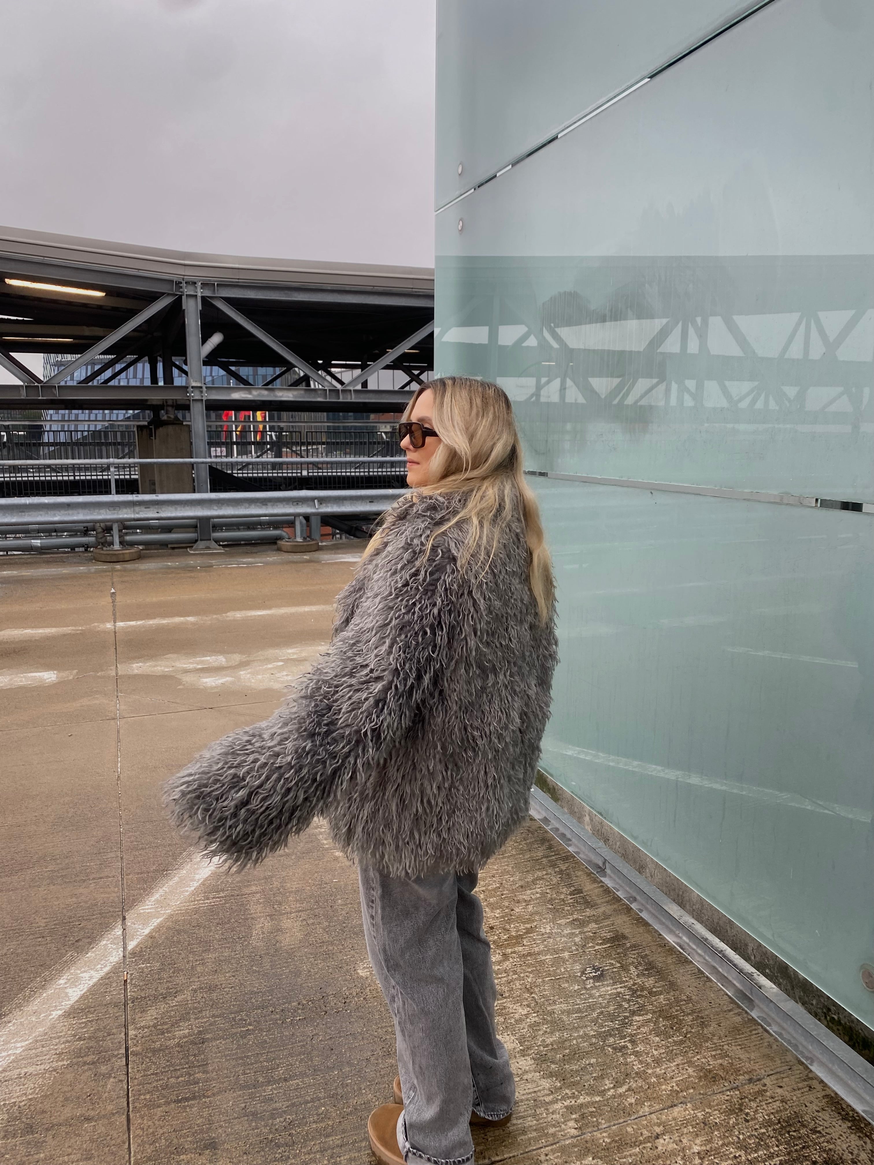 Dirbtiniai lamos kailiniai “Dark Storm”